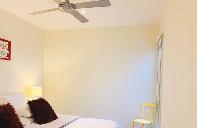 2 bedroom apartment across the road from the beach