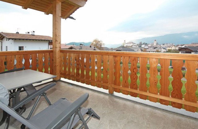 2 bedroom Apartment, sleeps 4 in Lajen with WiFi