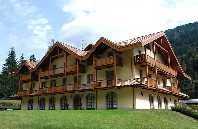 2 bedroom Apartment, sleeps 4 in Carisolo with WiFi