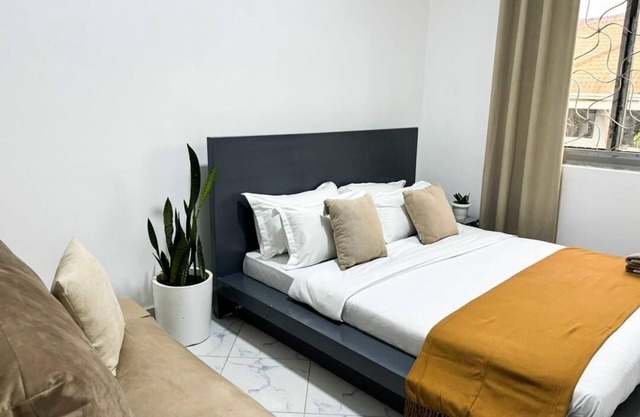 2 Bedroom Apartment w/Palm View Balcony Ensuite Bathrooms Entebbe
