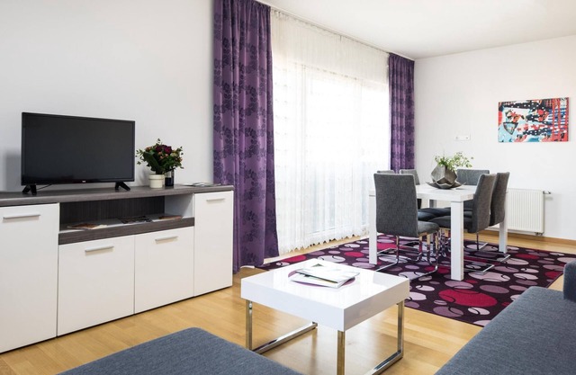2 bedroom Apt. in the Business Zone- FREE PARKING