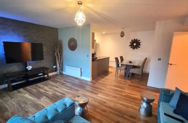 2 Bedroom Apt, with parking. Northern Quarter