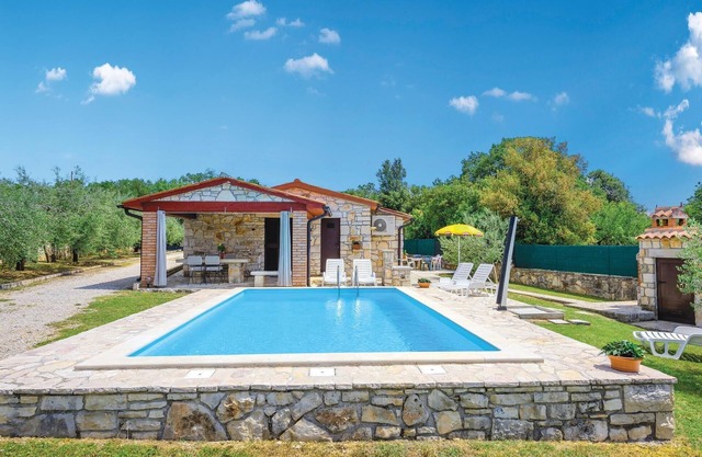 2 bedroom awesome home in Rovinj