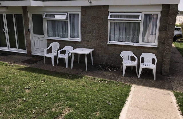 2 Bedroom Chalet SB103, Sandown, Isle of Wight, Dog Friendly