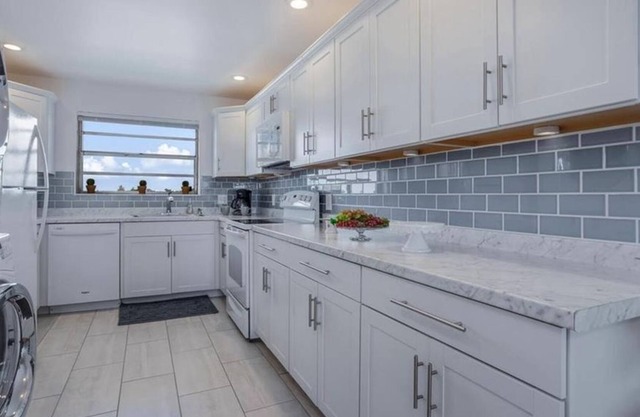 2 Bedroom Condo 429526 by Houzlet