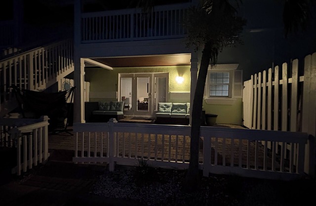 2-bedroom condo in enchanting St. Petersburg, on Coquina Key, at Waterside South