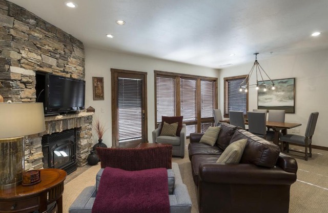 2 Bedroom Condo with Spa - Silver Baron Lodge condo