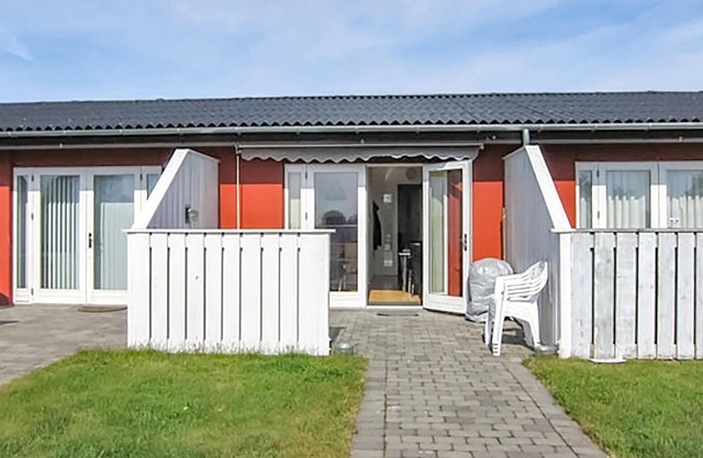 2 bedroom cozy apartment in Aakirkeby