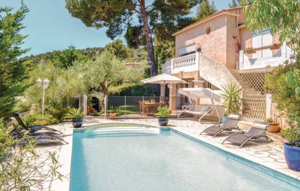 2 bedroom accommodation in La Valette du Var