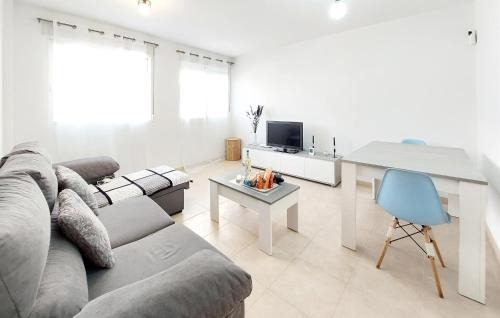 2 Bedroom Gorgeous Apartment In Moncofa