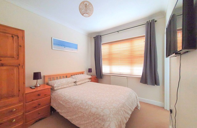 2-bedroom house near town with Superfast Wi-Fi