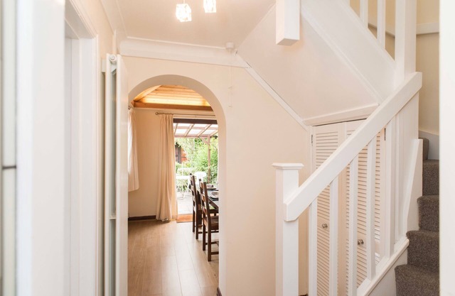 2 bedroom house in Chester city with parking, covered outdoor terrace and garden