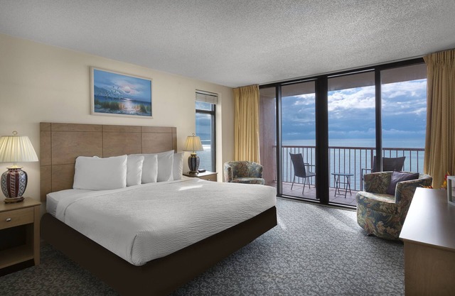 2 Bedroom Oceanfront Condo at Great Resort + Official On-Site Rental Privileges
