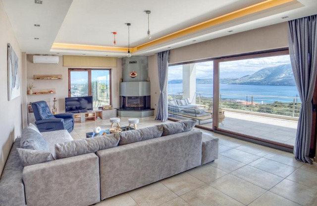 2-Bedroom, Sea-View Apartment - Balcony in Heaven!