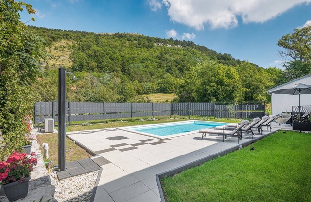 2 bedroom stunning home in Brest