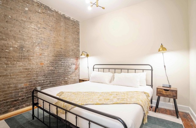 2 Bedroom Suite, 1 King Bed, 1 Queen Bed