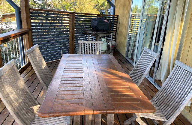2 bedroom town house at point lookout, close to the beach