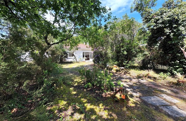 2-Bedroom Villa between Bay and Ocean, No Wi-Fi