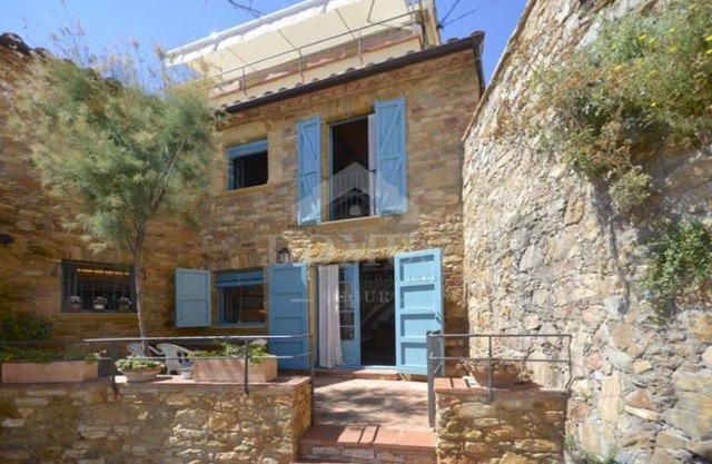 2 bedroom Villa, sleeps 4 in Begur with Air Con