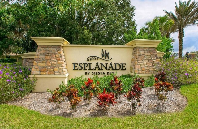 2-bedroom villa, sleeps 6, in Sarasota 1 mile from Siesta Key beach.