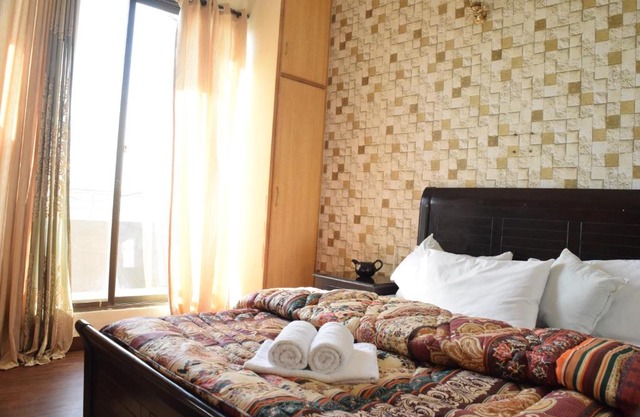 2 bedrooms furnished apartment with WiFi, AC, and View