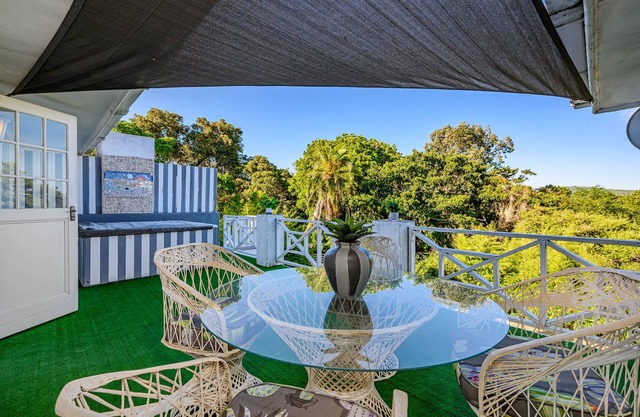 2-Bedrooms*Spacious*Balcony*VIEWS*En-Suite Bathroom* 43" Flatscreen TV NETFLIX