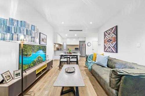 2 Beds near Newtown Station