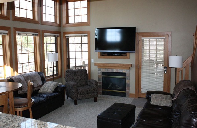 2 BR/2 BA Lakefront Lighthouse Landing Condo with Wifi, nestled in a quiet cove