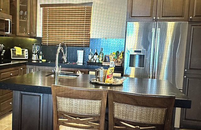 2 BR OCEANFRONT ELITE PENTHOUSE at the height of WHALE SEASON!