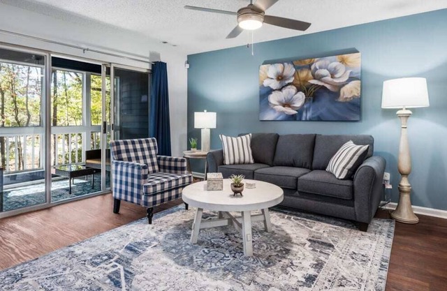 2 BR Townhome w/comfy King Beds | Central to shops
