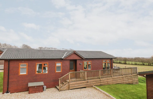 2 Cedar Lodge Park, TAVISTOCK
