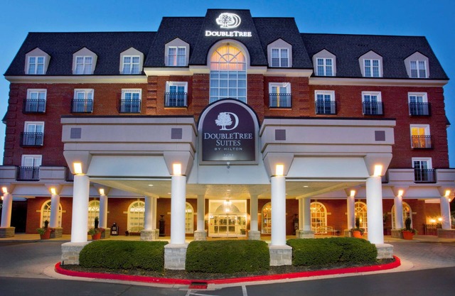 2 Connecting Suites at a 4⭐️ Hotel