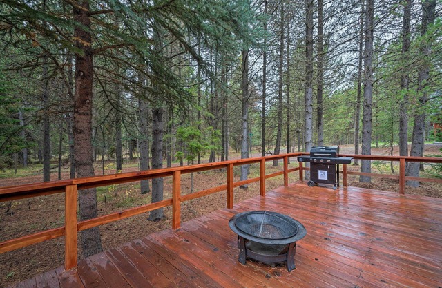 2 Cozy Island Park Cabins w/Near the Lake!