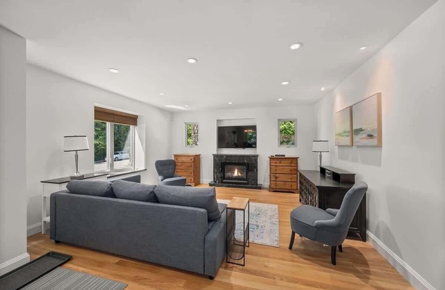 2 Level Suite ~ Tranquil & Relaxing ~ Creekside