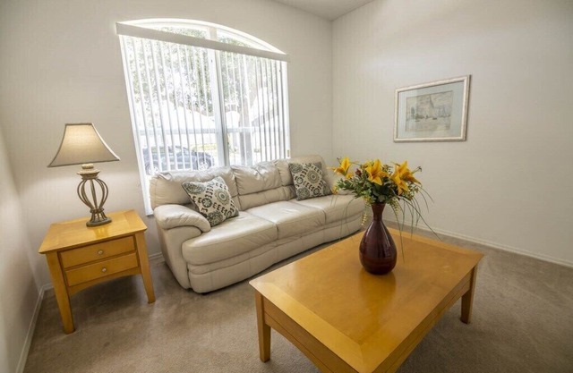 2 Lounges – Pool – Lanai – 10 Mins to Disney – Esprit Community