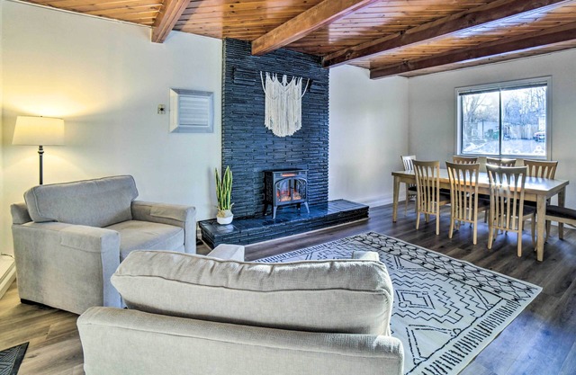 2 Mi to Reno Riverwalk: Modern Home