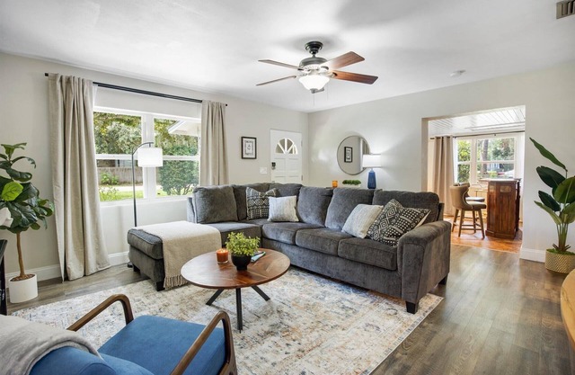 2 Miles to UF & DT - Pergola, Fire Pit, Game Room