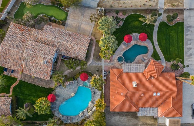 2 Private Homes on Estate parcels - 11 bdrm Lic#230956 & 068095