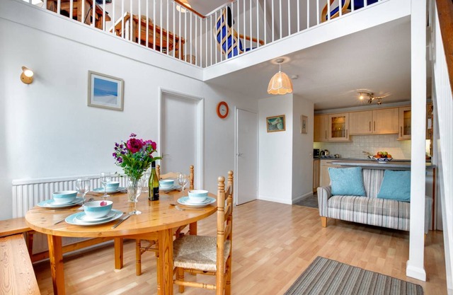 2 Redfern Court