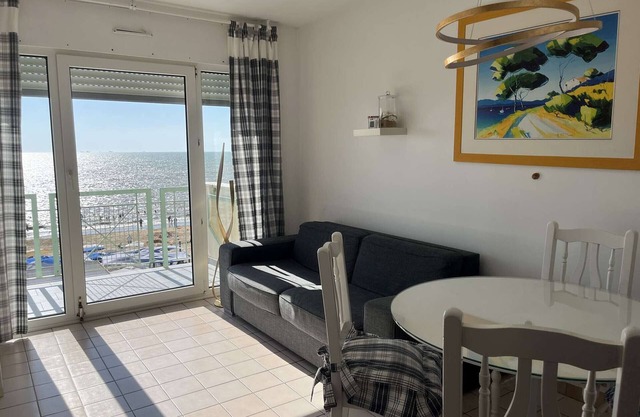 2-room apartment with pool and sea view, parking in Châtelaillon-Plage