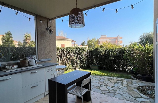 2-room apartment Antibes garden level