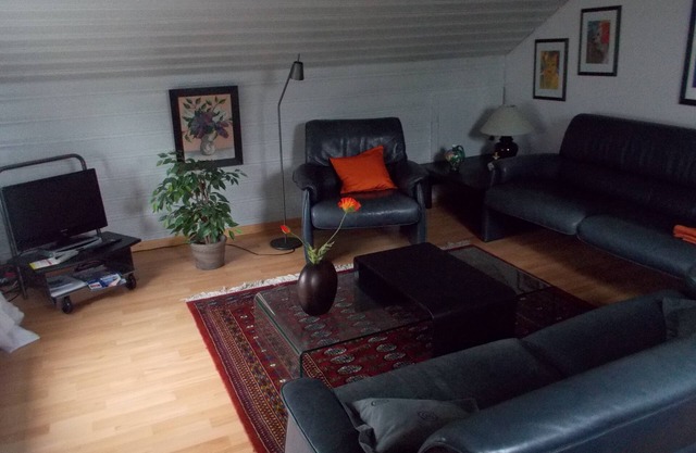 2-room apartment in a family house with garden, near the North Sea, small. Stichstr., Calm