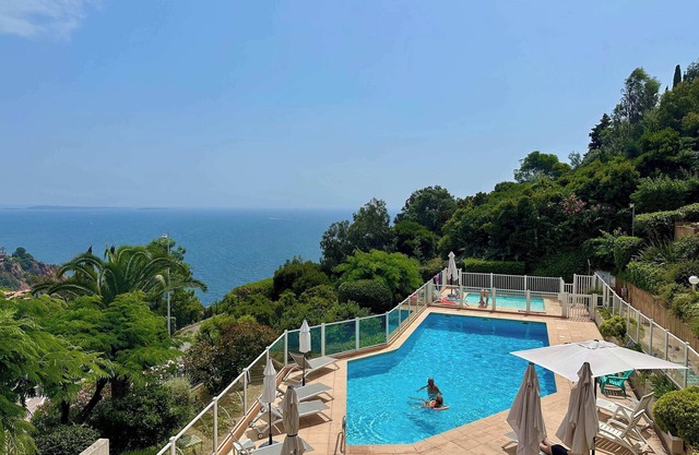 2-room apt: sea, swimming pool, air conditioning, parking