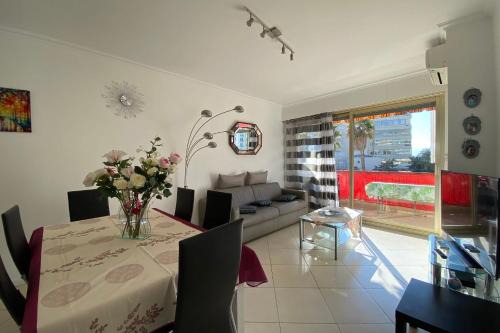 2 rooms facing south 300m from the Croisette LIVE IN LE BOSQUET