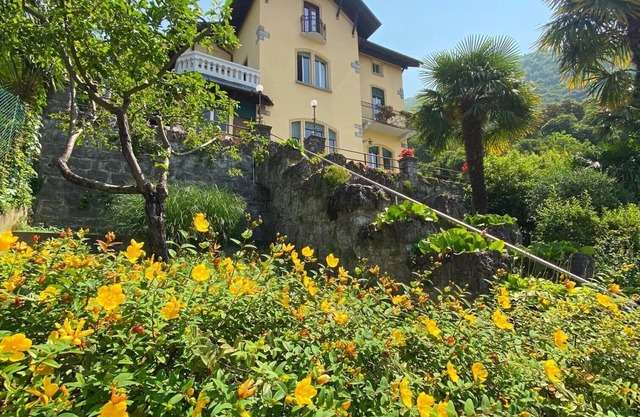 2 Rooms in a wonderful villa, with lake view