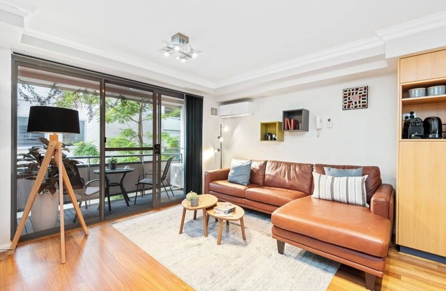 2 Royal Rest Quality 2BR West Perth- parking