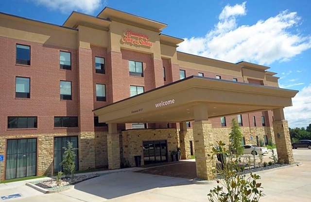 2-Star Hotel ∙ Hampton Inn & Suites Oklahoma City/Quail Springs