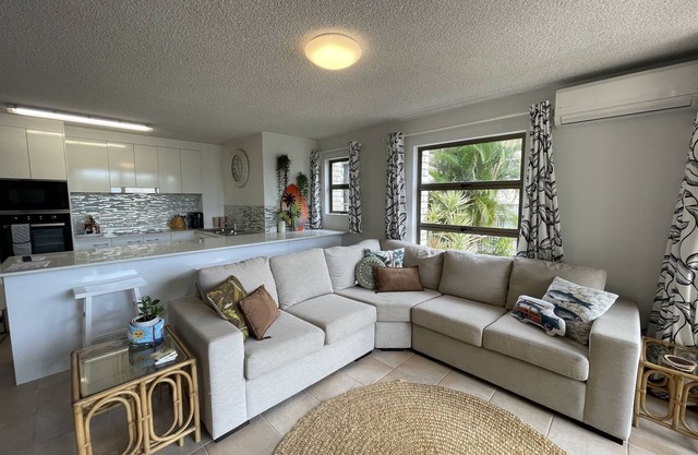 2 Seabelle - 2 bedroom unit opposite the beach in Cotton Tree