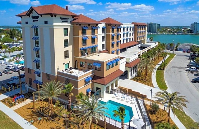 2-Star Hotel ∙ Fairfield Inn & Suites by Marriott Clearwater Beach