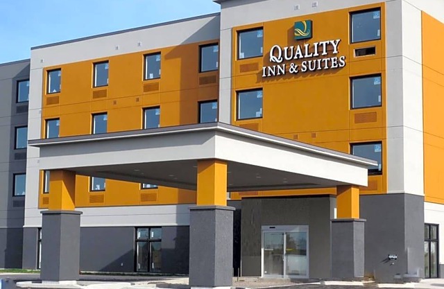 2-Star Hotel ∙ Quality Inn & Suites Kingston